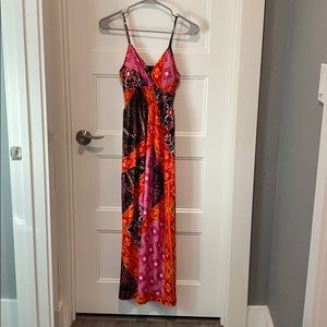 Chesley Maxi Dress SzM Reds/Pinks pattern GUC